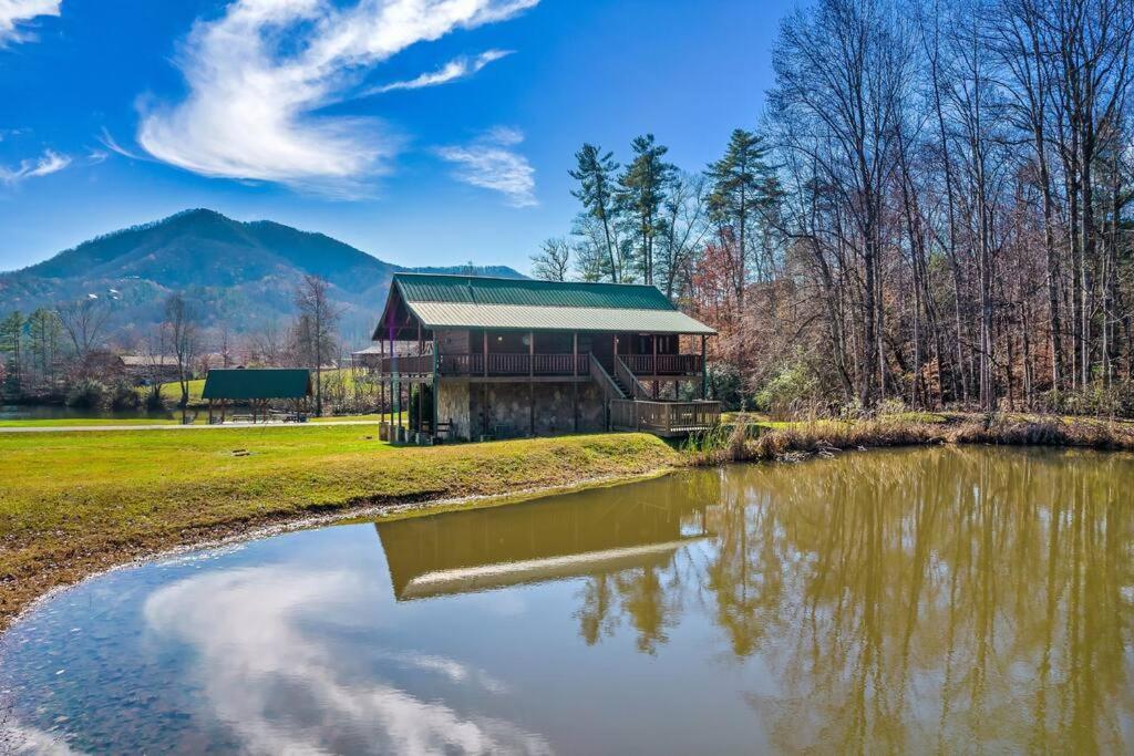 Villa Spectacular Mtns Views With Private Hot Tub With Pool Table And Private Pond Sevierville Exterior foto