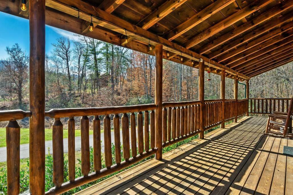 Villa Spectacular Mtns Views With Private Hot Tub With Pool Table And Private Pond Sevierville Exterior foto